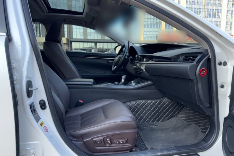 Used Lexus ES 2017 200 30th Anniversary Edition Interior 8