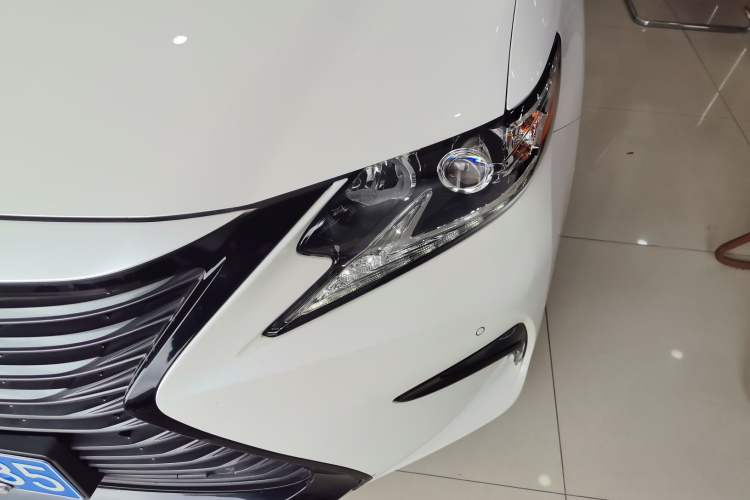 Used Lexus ES 2017 200 30th Anniversary Edition Left Front Headlight