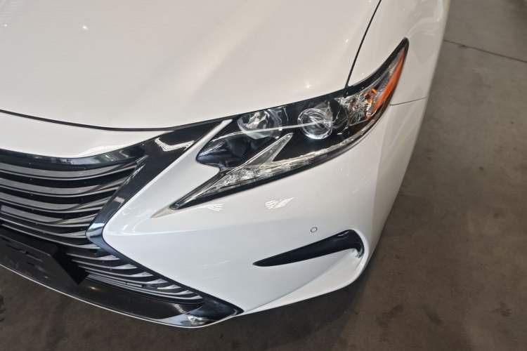 Used Lexus ES 2017 200 30th Anniversary Edition Left Front Headlight