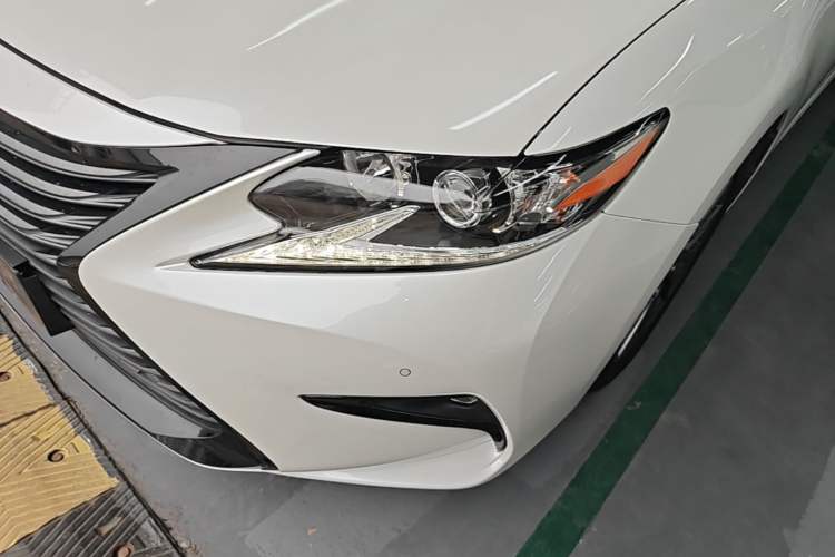 Used Lexus ES 2017 200 30th Anniversary Edition Left Front Headlight