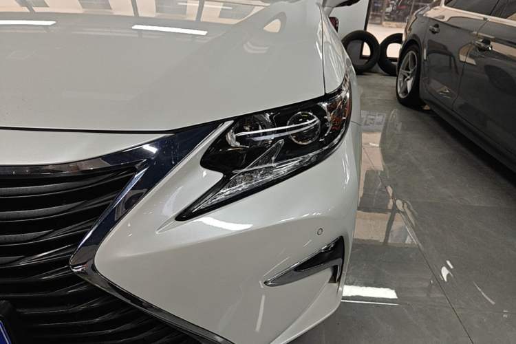 Used Lexus ES 2017 300h Mark Levinson Comfort Edition Left Front Headlight