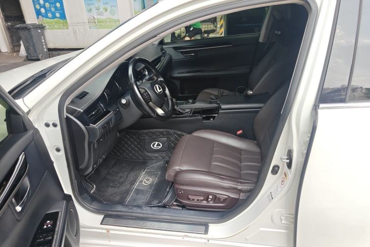 Used Lexus ES 2017 200 30th Anniversary Edition Left Front Seat