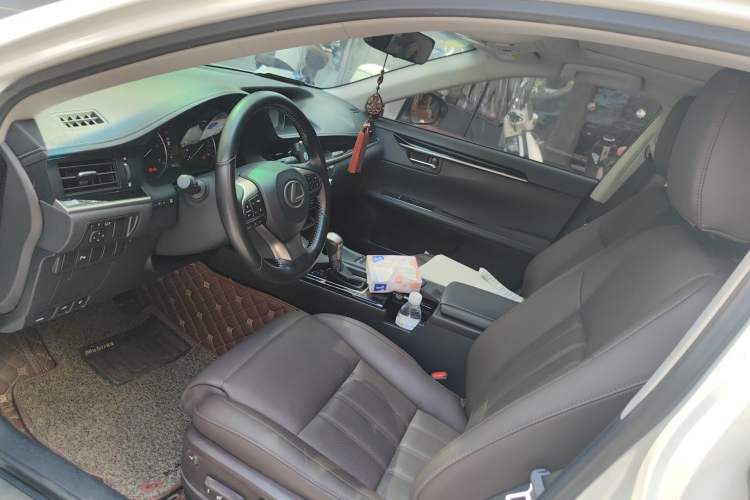 Used Lexus ES 2017 200 30th Anniversary Edition Left Front Seat