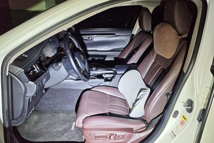 Used Lexus ES 2017 200 30th Anniversary Edition Left Front Seat