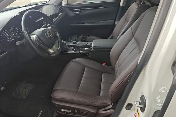 Used Lexus ES 2017 200 30th Anniversary Edition Left Front Seat