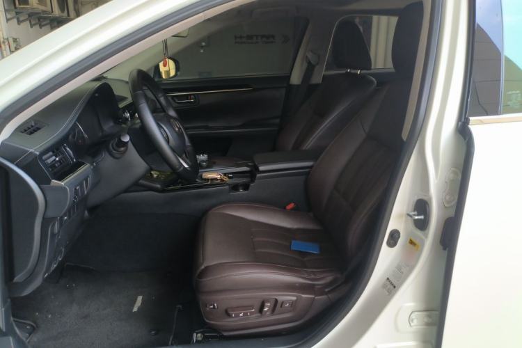 Used Lexus ES 2017 200 30th Anniversary Edition Left Front Seat