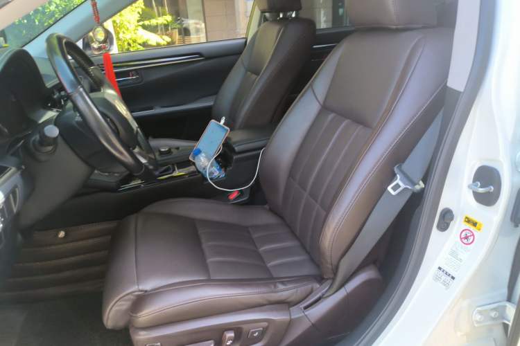 Used Lexus ES 2017 200 30th Anniversary Edition Left Front Seat