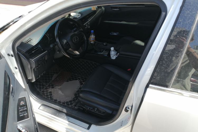 Used Lexus ES 2017 300h Mark Levinson Comfort Edition Left Front Seat
