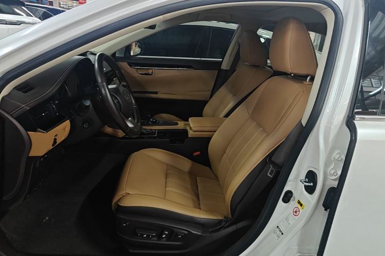 Used Lexus ES 2017 300h Mark Levinson Comfort Edition Left Front Seat