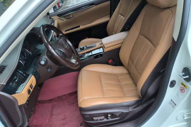 Used Lexus ES 2017 300h Mark Levinson Luxury Edition Left Front Seat