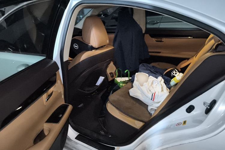 Used Lexus ES 2017 200 30th Anniversary Edition Left Rear Seat