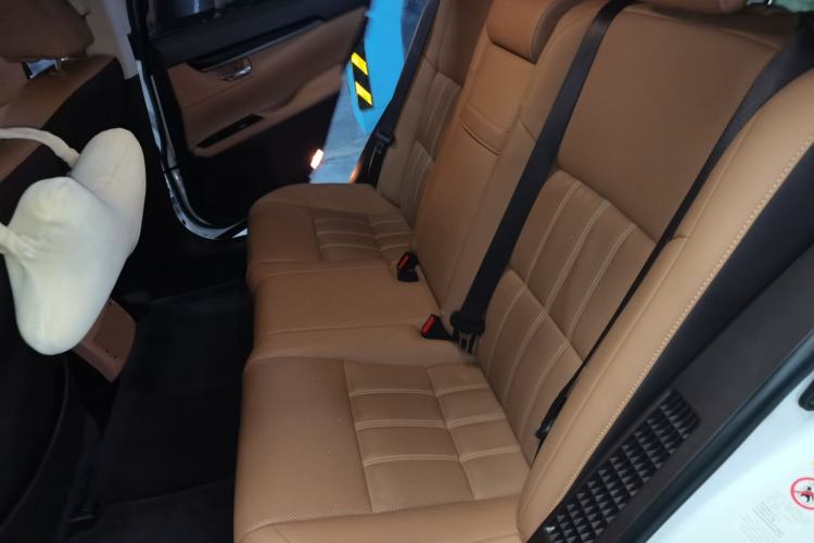Used Lexus ES 2017 300h Mark Levinson Comfort Edition Left Rear Seat