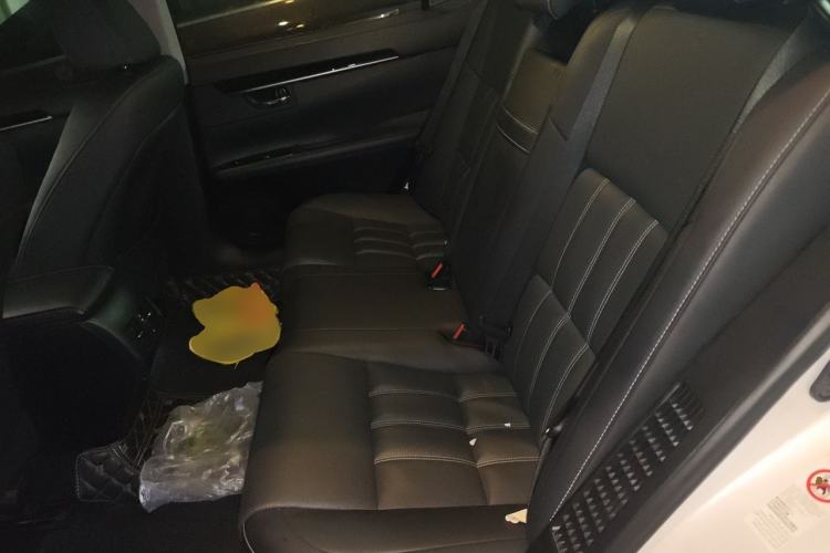 Used Lexus ES 2017 300h Mark Levinson Comfort Edition Left Rear Seat
