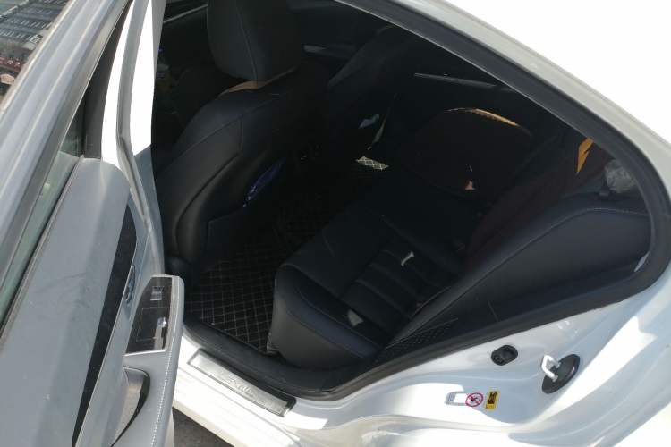 Used Lexus ES 2017 300h Mark Levinson Comfort Edition Left Rear Seat