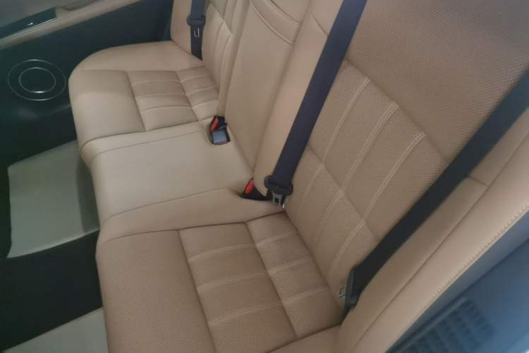 Used Lexus ES 2017 300h Mark Levinson Comfort Edition Left Rear Seat