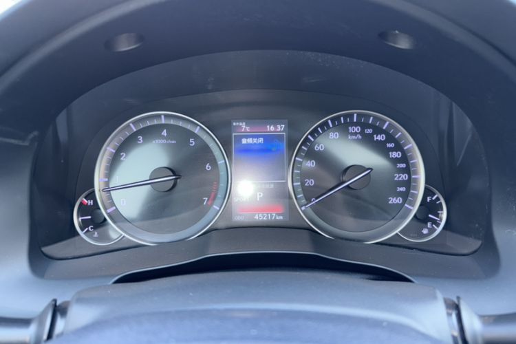 Used Lexus ES 2017 200 30th Anniversary Edition Odometer Close Up