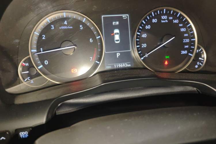 Used Lexus ES 2017 200 30th Anniversary Edition Odometer Close Up