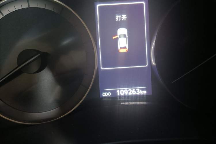 Used Lexus ES 2017 200 30th Anniversary Edition Odometer Close Up