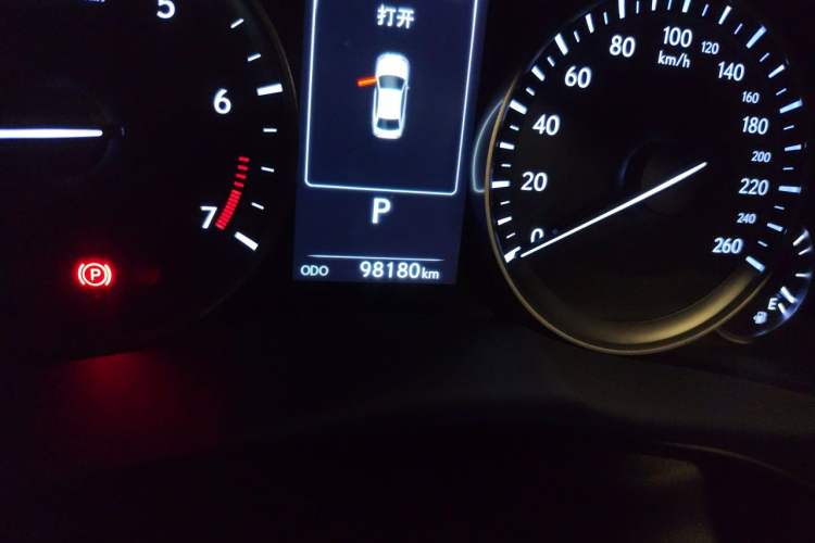 Used Lexus ES 2017 200 30th Anniversary Edition Odometer Close Up