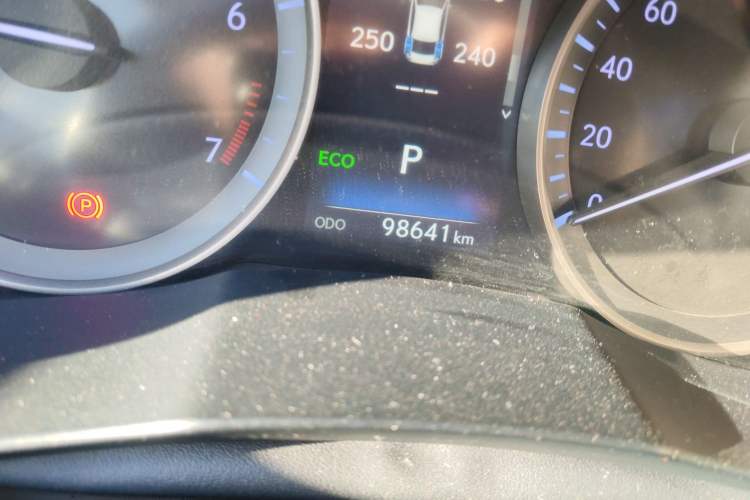 Used Lexus ES 2017 200 30th Anniversary Edition Odometer Close Up