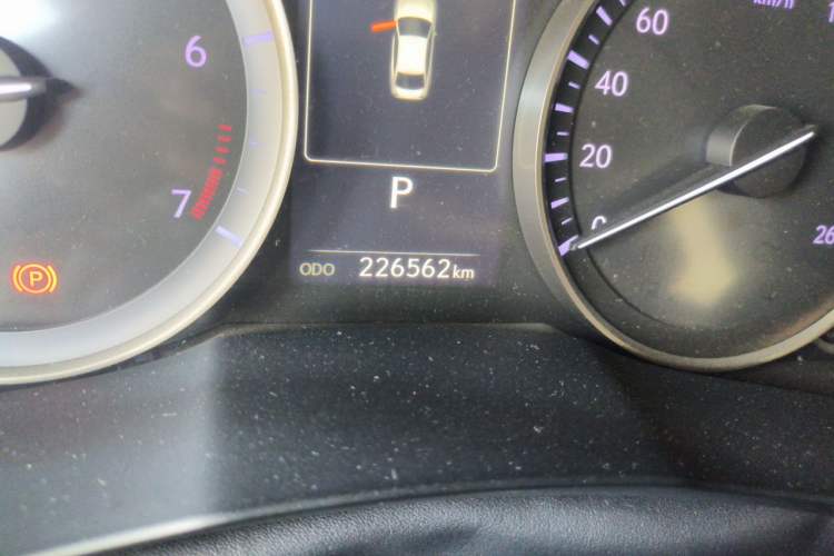 Used Lexus ES 2017 200 30th Anniversary Edition Odometer Close Up