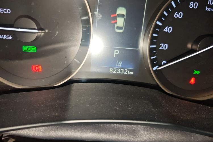 Used Lexus ES 2017 300h Mark Levinson Comfort Edition Odometer Close Up