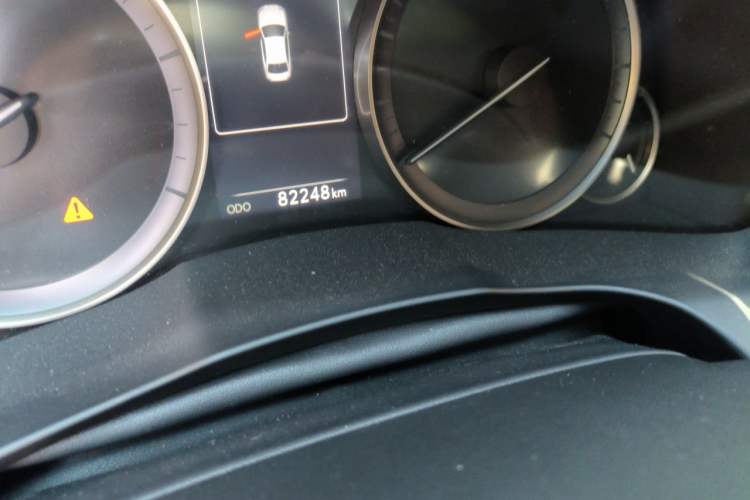 Used Lexus ES 2017 200 30th Anniversary Edition Odometer Close Up