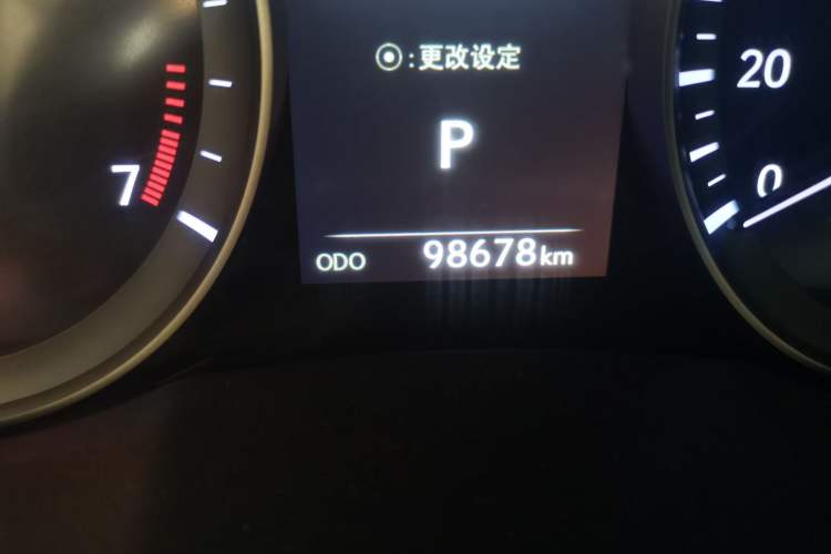 Used Lexus ES 2017 200 30th Anniversary Edition Odometer Close Up