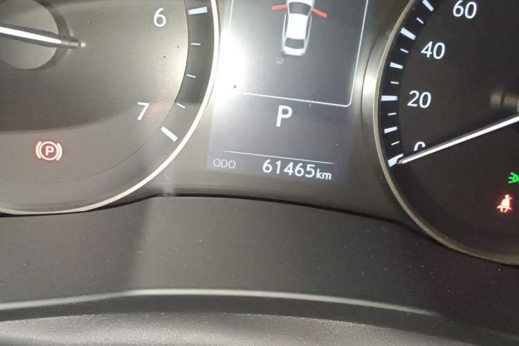 Used Lexus ES 2017 200 30th Anniversary Edition Odometer Close Up