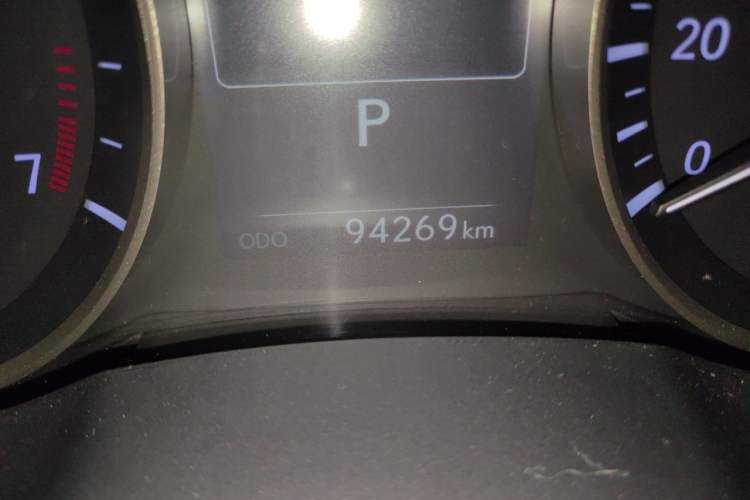 Used Lexus ES 2017 200 30th Anniversary Edition Odometer Close Up