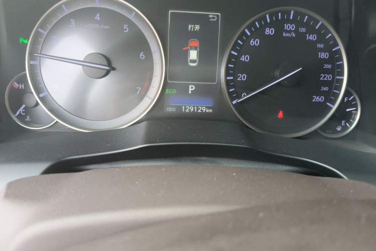 Used Lexus ES 2017 200 30th Anniversary Edition Odometer Close Up