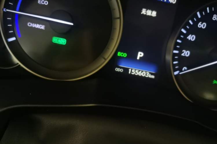 Used Lexus ES 2017 300h Mark Levinson Comfort Edition Odometer Close Up