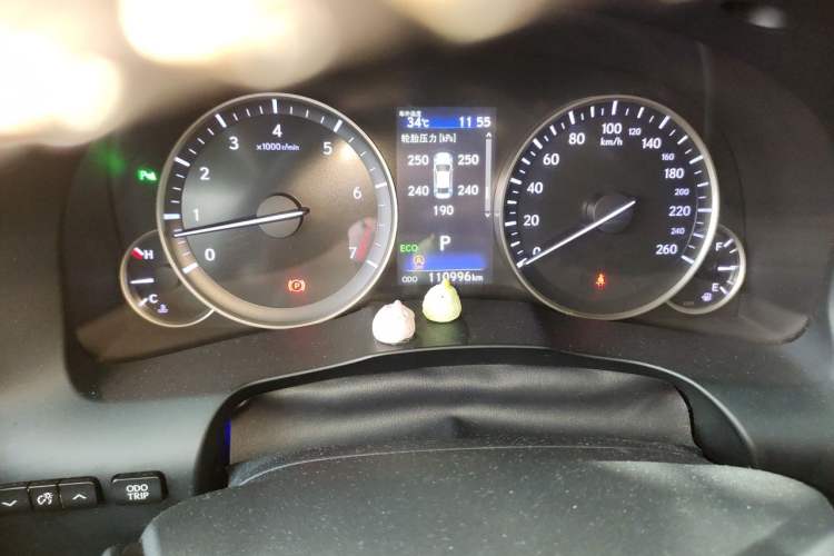 Used Lexus ES 2017 200 30th Anniversary Edition Odometer Close Up
