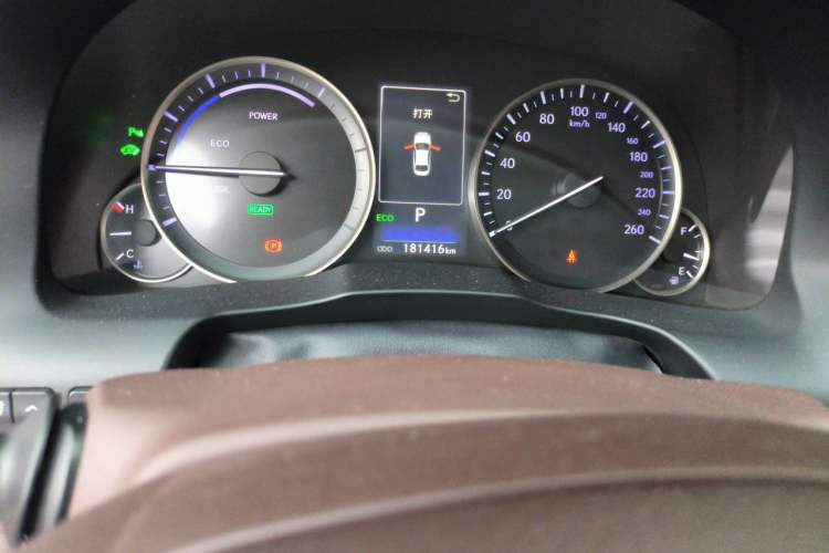 Used Lexus ES 2017 300h Mark Levinson Luxury Edition Odometer Close Up