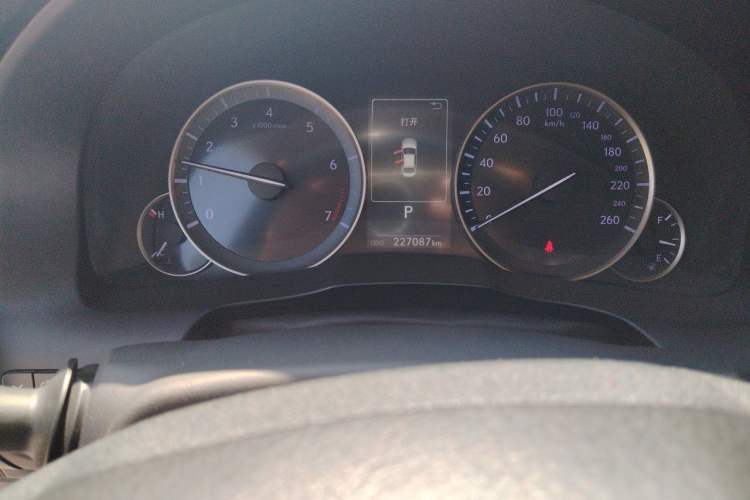 Used Lexus ES 2017 200 30th Anniversary Edition Odometer Close Up