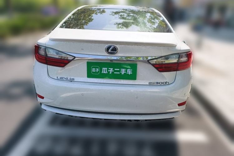Used Lexus ES 2017 300h Mark Levinson Comfort Edition Rear