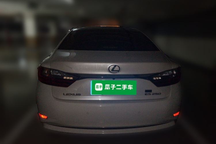 Used Lexus ES 2017 250 Mark Levinson Luxury Edition Rear