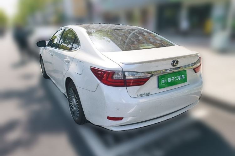 Used Lexus ES 2017 300h Mark Levinson Comfort Edition Rear Left 45 Deg