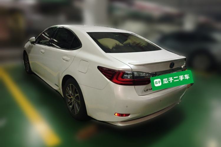 Used Lexus ES 2017 300h Mark Levinson Luxury Edition Rear Left 45 Deg