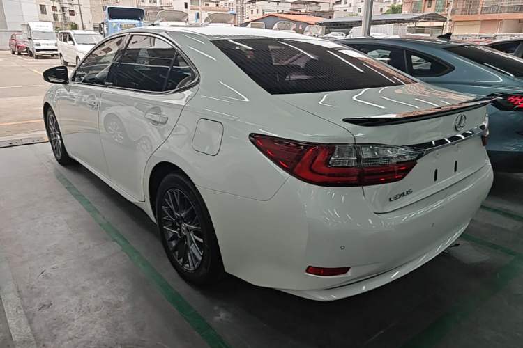 Used Lexus ES 2017 200 30th Anniversary Edition Rear Left 45 Deg