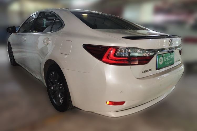 Used Lexus ES 2017 200 30th Anniversary Edition Rear Left 45 Deg