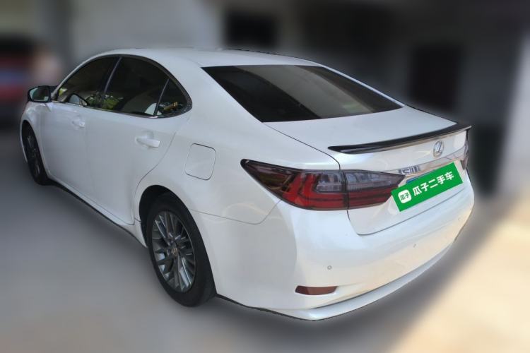 Used Lexus ES 2017 200 30th Anniversary Edition Rear Left 45 Deg