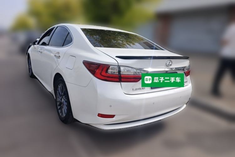 Used Lexus ES 2017 200 30th Anniversary Edition Rear Left 45 Deg