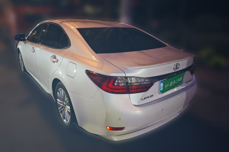 Used Lexus ES 2017 200 30th Anniversary Edition Rear Left 45 Deg