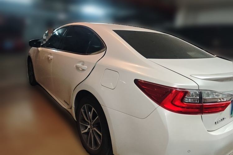 Used Lexus ES 2017 300h Mark Levinson Comfort Edition Rear Left 45 Deg