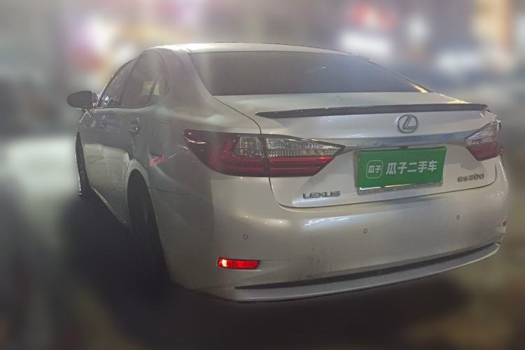 Used Lexus ES 2017 200 30th Anniversary Edition Rear Left 45 Deg