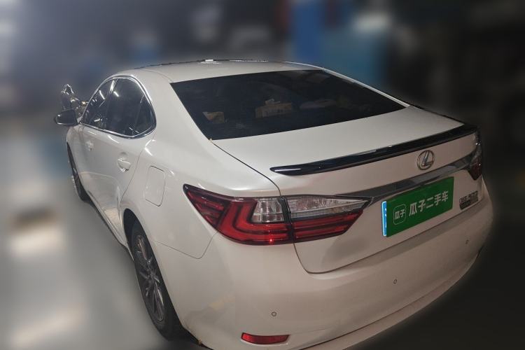 Used Lexus ES 2017 200 30th Anniversary Edition Rear Left 45 Deg