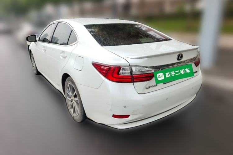 Used Lexus ES 2017 300h Mark Levinson Comfort Edition Rear Left 45 Deg