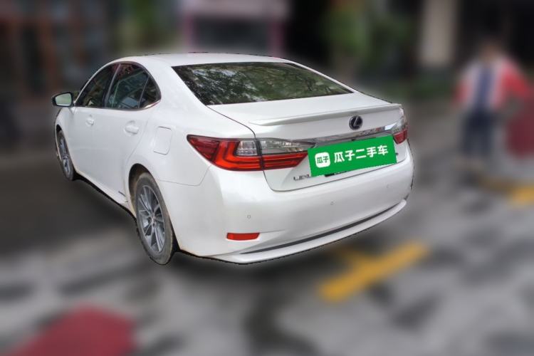 Used Lexus ES 2017 300h Mark Levinson Luxury Edition Rear Left 45 Deg