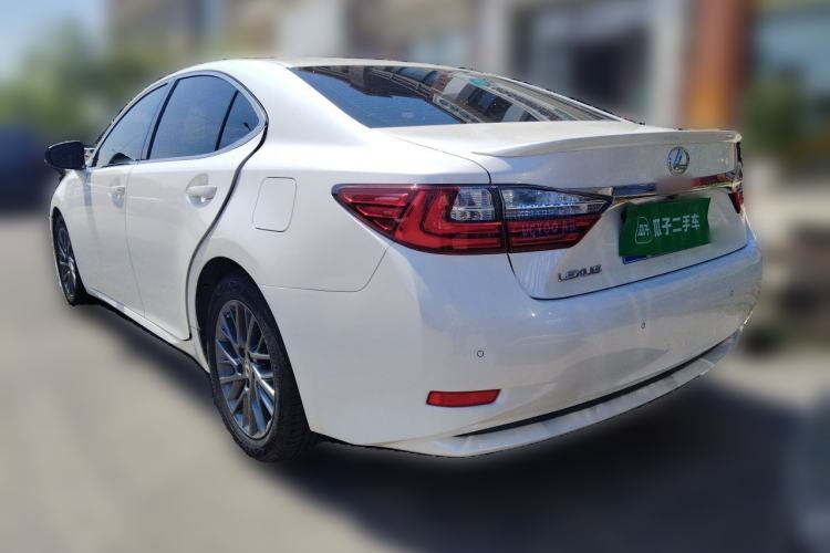 Used Lexus ES 2017 200 30th Anniversary Edition Rear Left 45 Deg